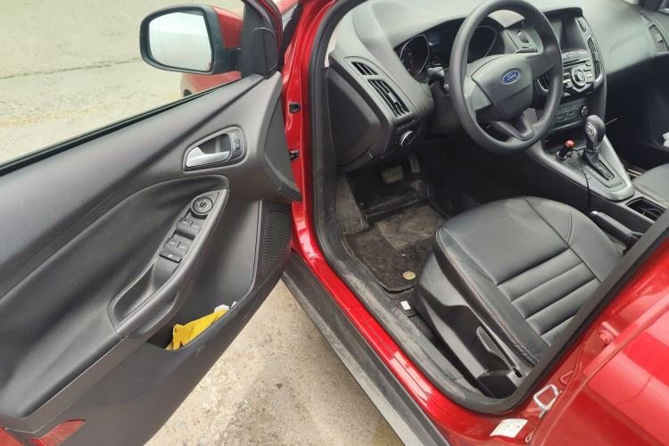 Used Ford Focus 2017 Hatchback 1.6L Automatic Comfort Plus SmartDrive Edition Driver Seat