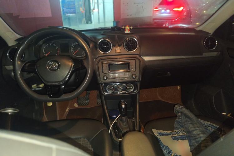 Used Volkswagen Jetta 2017 1.5L Automatic Comfort Model Center Console