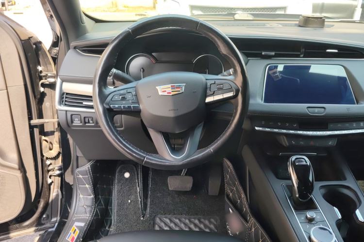 Used Cadillac XT4 2020 28T Two-Wheel-Drive Leading Version
