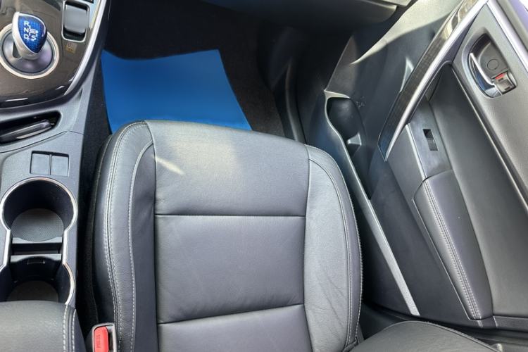 Used Toyota Corolla 2016 Dual-Engine 1.8L E-CVT Luxury Edition Interior 3