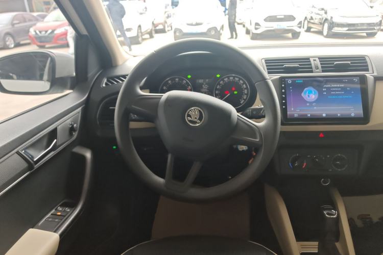 Used Skoda Fabia 2015 1.6L Automatic Chuanxing Edition Steering Wheel