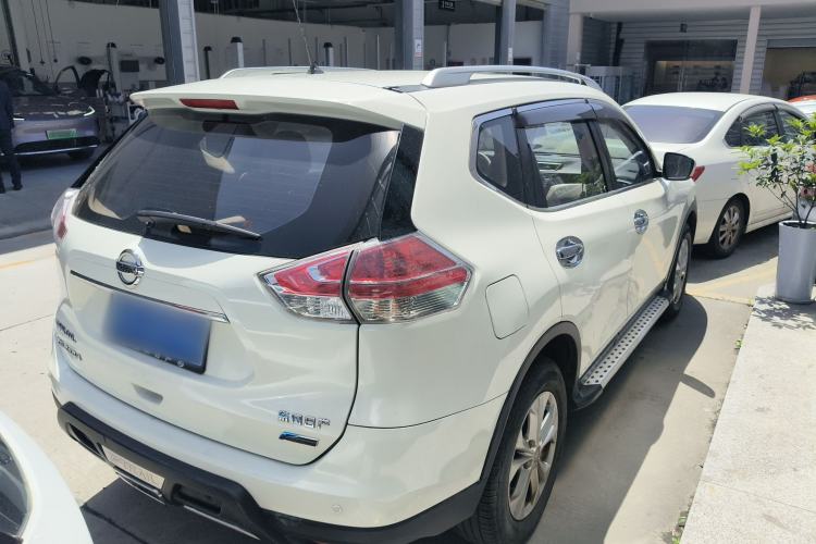 Used Nissan X-Trail 2014 2.5L CVT Leading Edition 4WD
