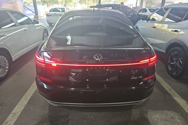 Used Volkswagen Passat 2023 330TSI Starry Luxury Edition
