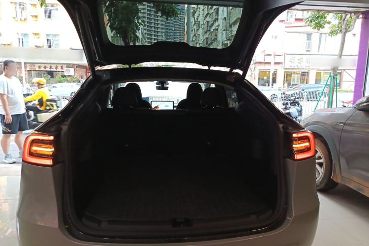 Used Tesla Model Y 2024 Rear-Wheel-Drive Version Trunk