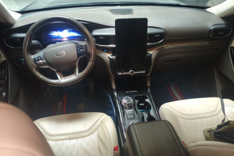 Used Ford Explorer 2020 EcoBoost 285 4x4 Platinum Edition 7-Seater Center Console