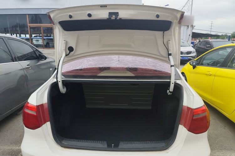 Used Volkswagen Jetta 2015 1.6L Manual Fashion Edition