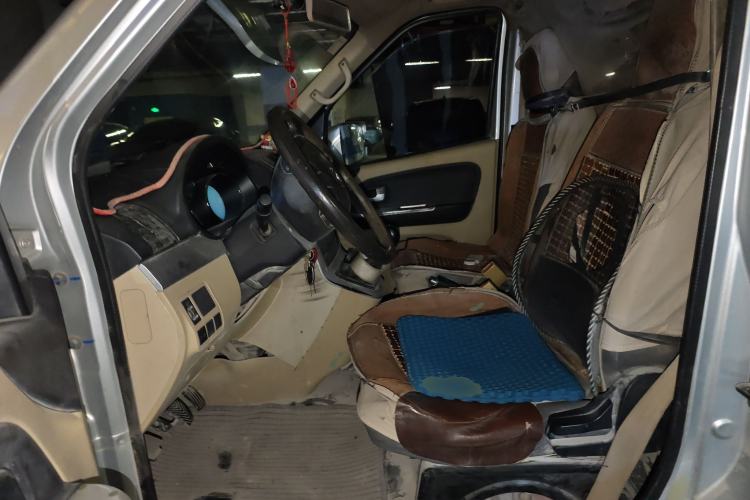 Used CHANGAN KAICHENG Ruixing M90 2018 2.0L Standard Edition Flat-Top Liftback 6-Seater 4G94S
