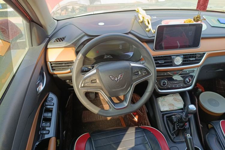 Used Wuling Hongguang S3 2018 1.5T Manual Luxury Model China V Standard Steering Wheel