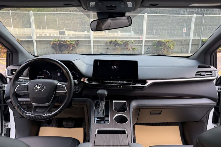 Used Toyota Granvia 2024 2.5L Hybrid Luxury Edition Interior 2