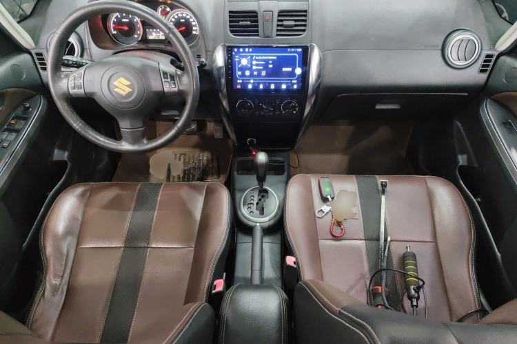 Used Suzuki SX4 2012 1.6L Automatic Ruiqi Model Center Console