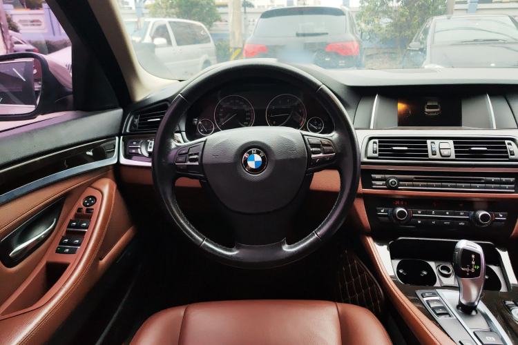 Used BMW 5 Series 2014 525Li Leading Model
