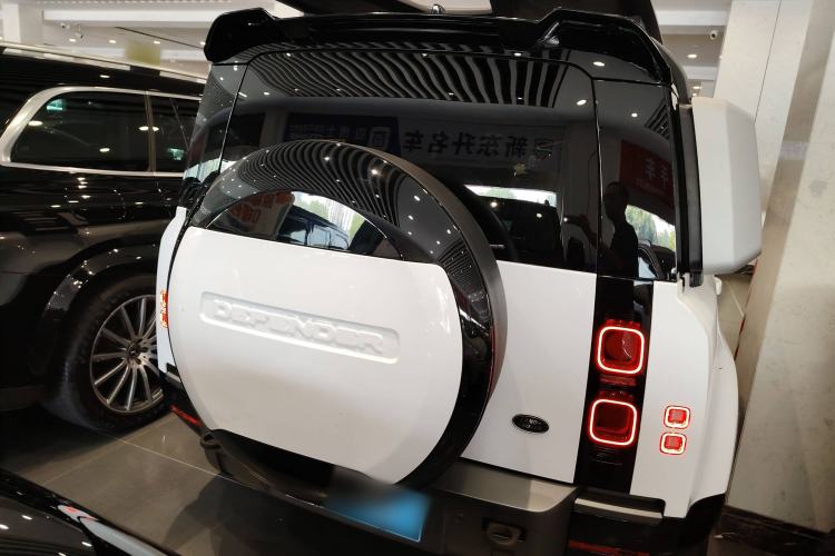 Used Land Rover Defender 2023 Facelift 110 3.0T P400 X-DYNAMIC HSE Exterior 4