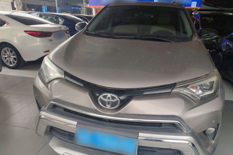 Used Toyota RAV4 2019 2.0L CVT Two-Wheel Drive Fashion X Limited Edition China VI Standard
