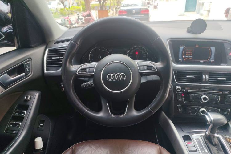 Used Audi Q5 2017 Plus 40 TFSI Ambition Model Steering Wheel