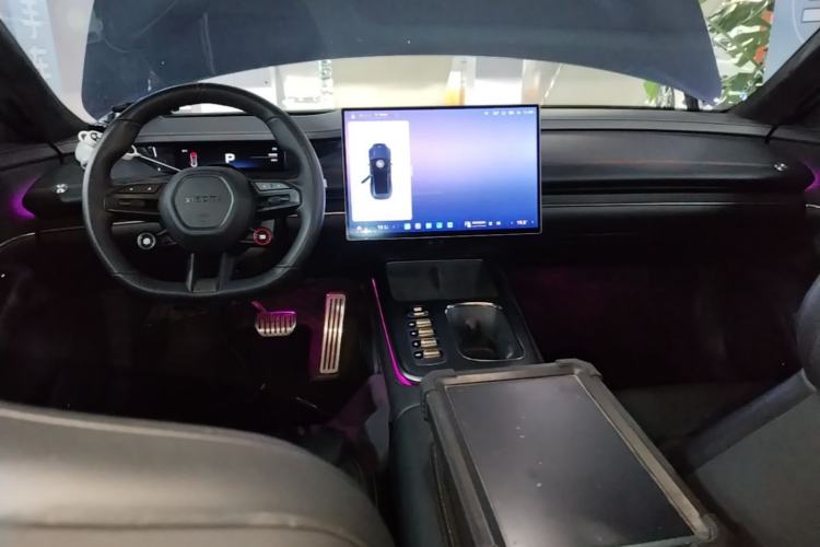 Used Xiaomi Auto SU7 2024 Four-Wheel Drive Ultra-Long Range Advanced Intelligent Driving Max Edition
