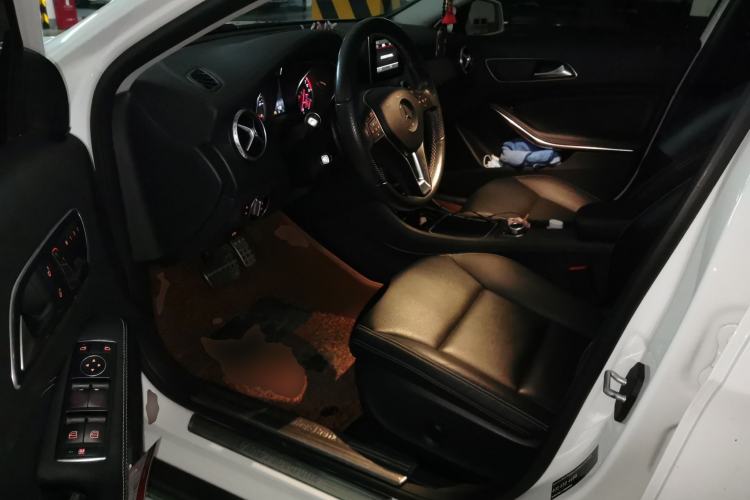 Used Mercedes-Benz GLA 2015 GLA 220 4MATIC Fashion Model
