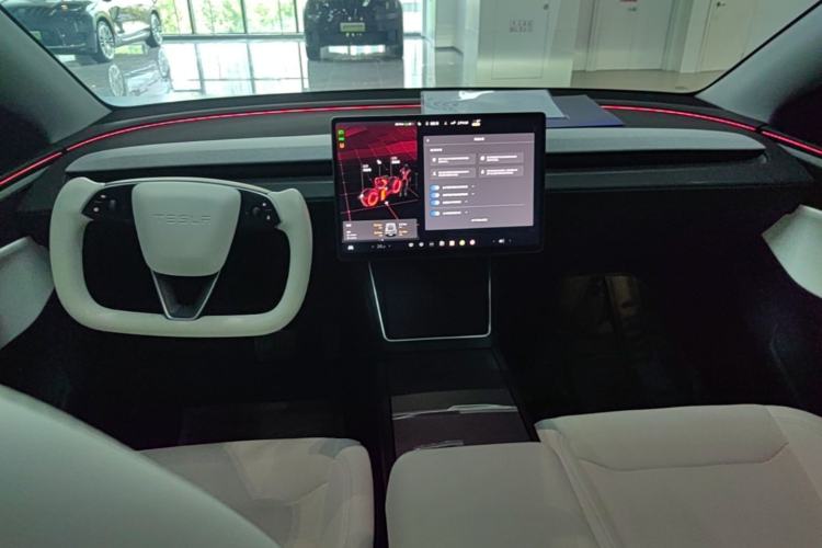 Used Tesla Model Y 2025 Long-Range All-Wheel-Drive Version Center Console