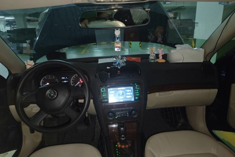 Used Skoda Octavia 2014 1.6L Automatic Yijun Edition Center Console