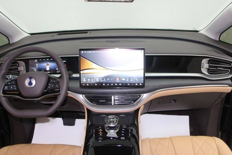 Used Denza D9 2024 DM-i 980 Four-Wheel Drive Prestige Model
