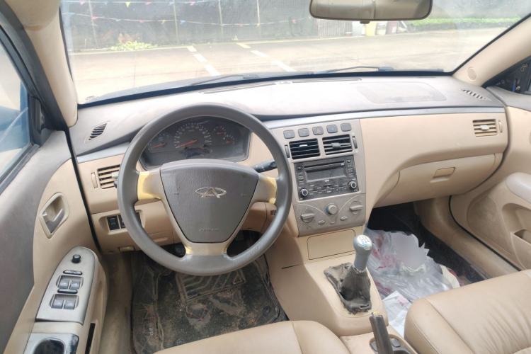 Used Chery Cowin 3 2010 1.5L Manual Comfort Edition Center Console
