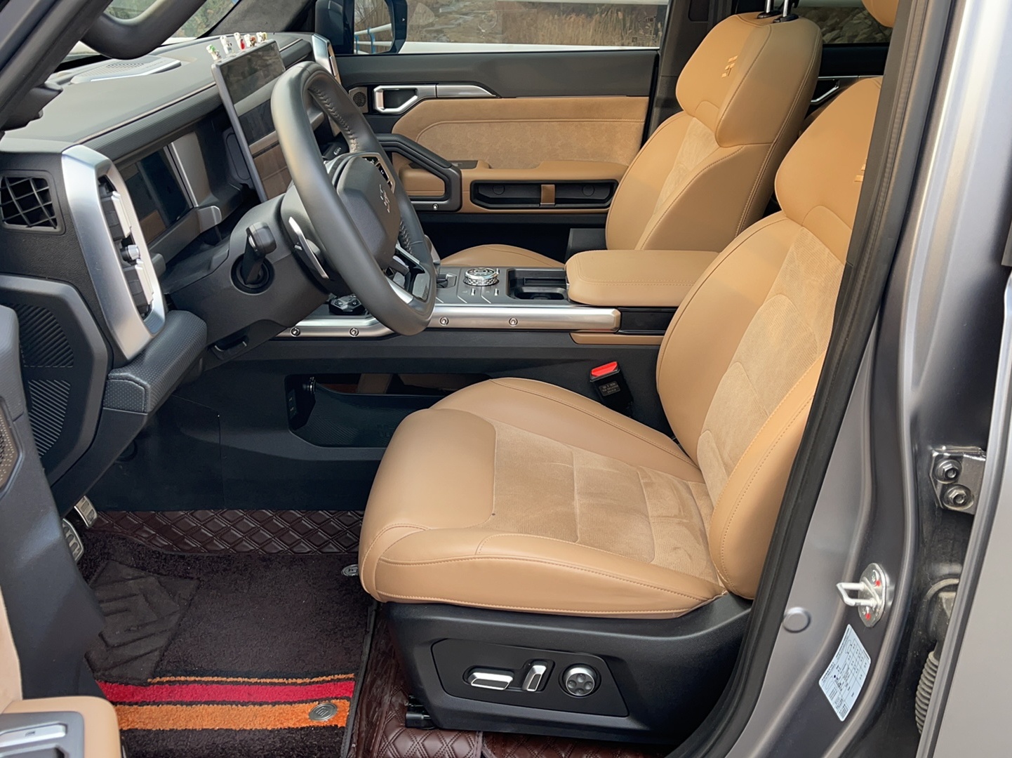 المقاعد الأمامية داخل السيارة