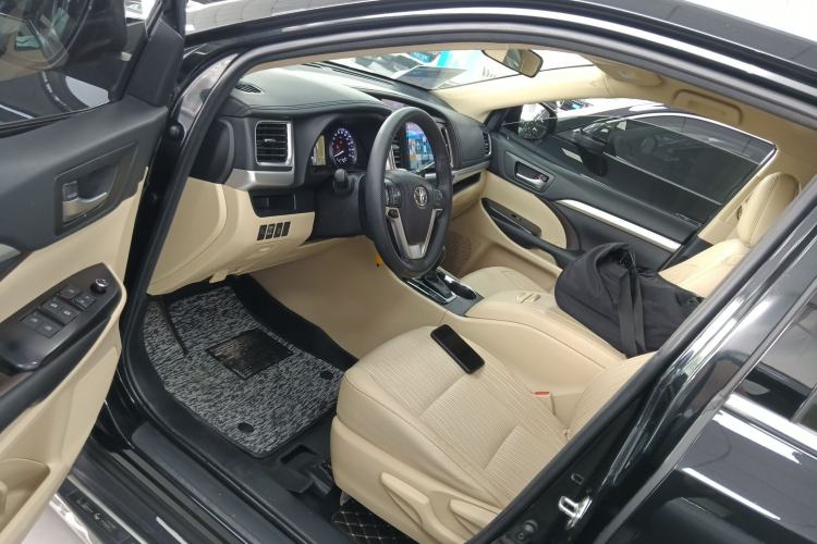 Used Toyota Highlander 2018 2.0T Four-Wheel Drive Elite Edition 7 Seats China VI Standard Driver Seat