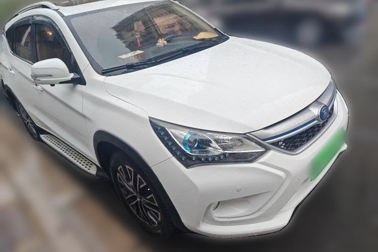Used BYD Song New Energy 2017 Song DM 1.5TID All-Wheel Drive Luxury Model Front Right 45 Deg