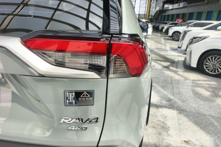 Used Toyota RAV4 2021 2.0L CVT Four-Wheel Drive Premium Edition