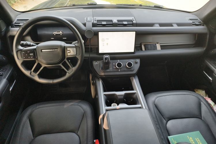 Used Land Rover Defender 2025 110 3.0T P400 – Dynamic HSE