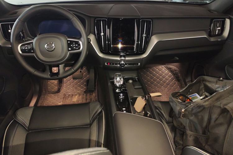 Used Volvo XC60 New Energy 2024 T8 Plug-in Hybrid Long-Range All-Wheel Drive Zhiyuan Polar Night Edition