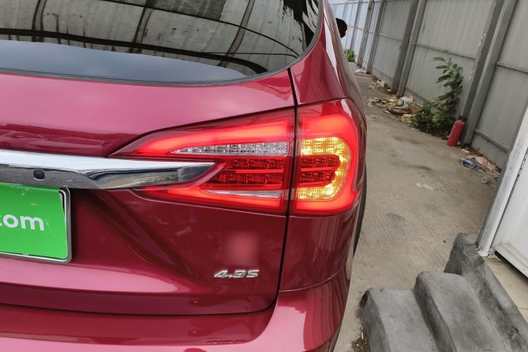 Used BYD Tang New Energy 2015 2.0T Four-Wheel-Drive Flagship Model Right Rear Taillight