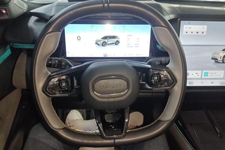 Used Lynk & Co 08 EM-P 2025 220 km All-Wheel-Drive Performance Halo
