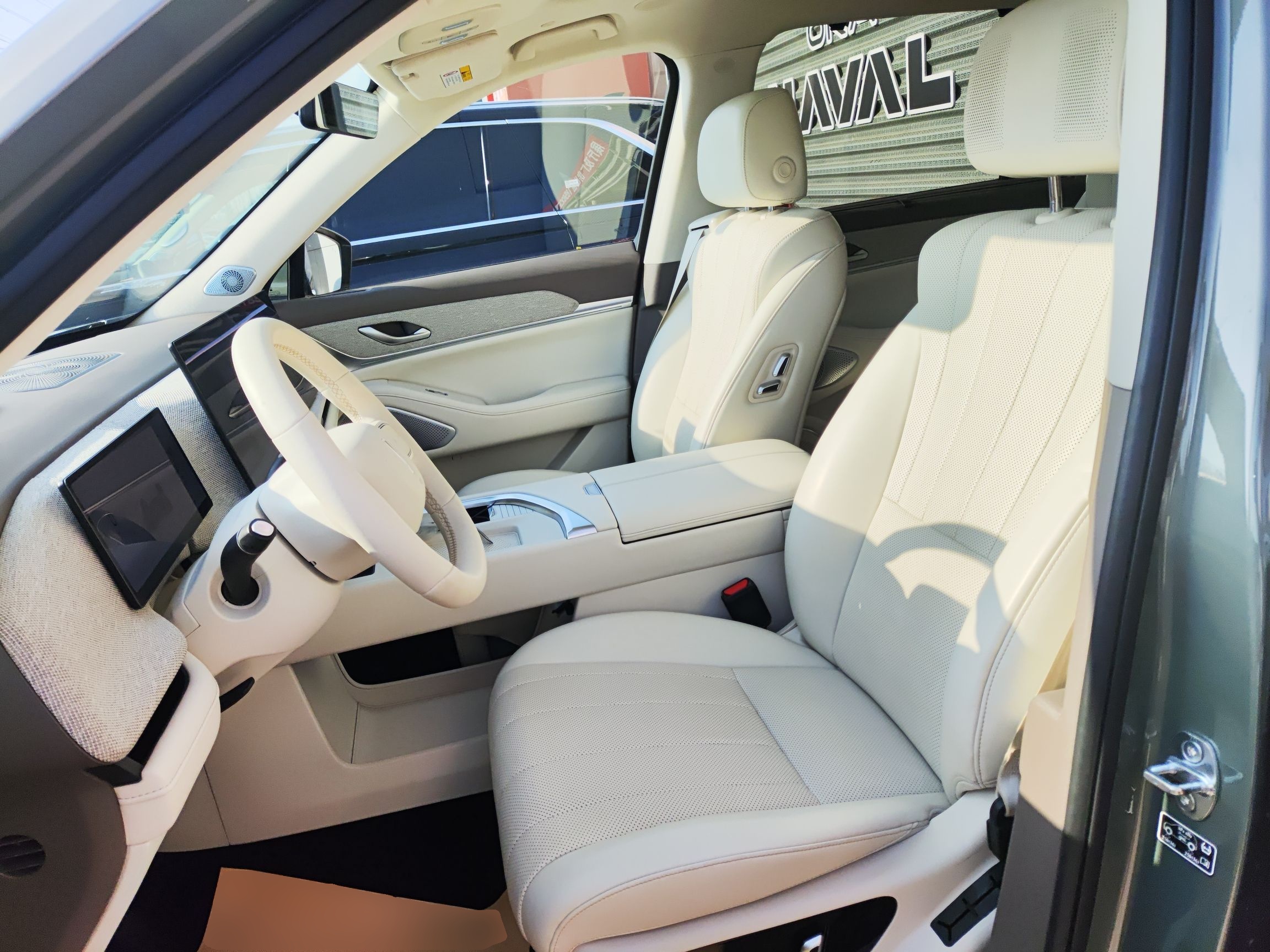 Переднее сиденье в автомобиле