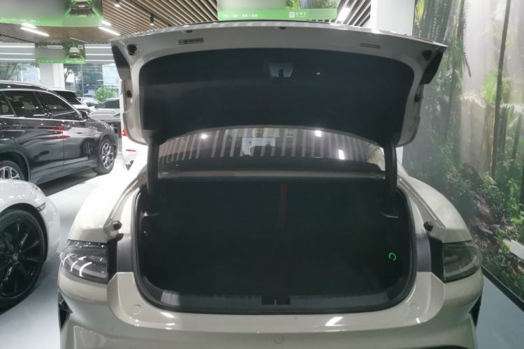 Used Xiaomi Auto SU7 2024 Four-Wheel Drive Ultra-Long Range Advanced Intelligent Driving Max Edition
