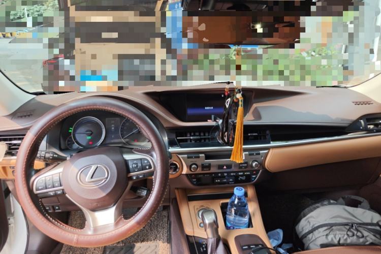 Used Lexus ES 2017 300h Mark Levinson Comfort Edition Center Console