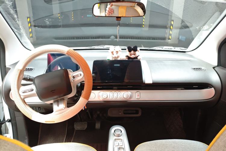 Used CHANGAN NEVO Lumin 2026 Model Treasure Edition 205km Passionate Beige Ningde Center Console