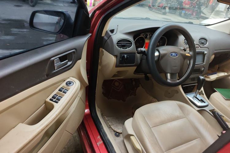 Used Ford Focus 2013 Hatchback Classic 1.8L Automatic Fashion Edition
