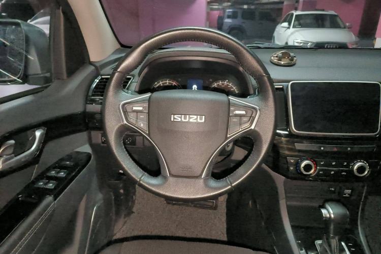 Used Isuzu D-MAX 2020 2.5T Two-Wheel Drive Automatic Navigation Version China VI Emission Standard Extended Length JE4D25Q6A
