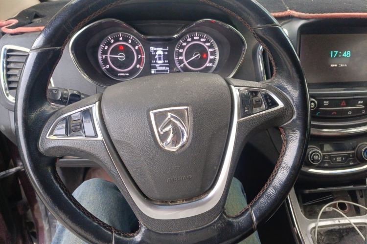 Used Baojun 560 2015 1.8L manual luxury version
