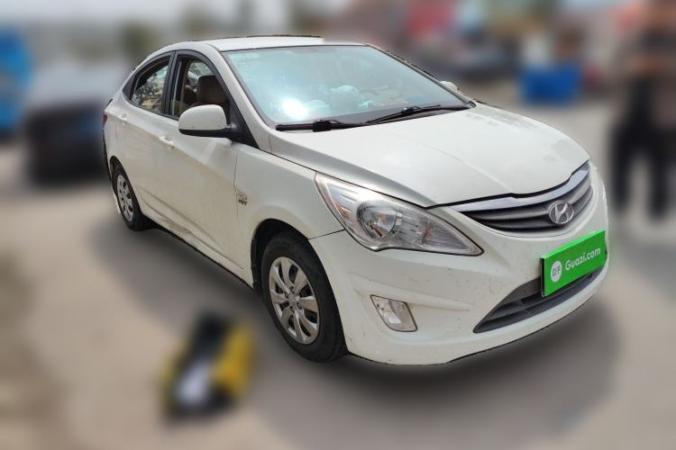 Used Hyundai Verna (older generation) 2010 Sedan 1.4L Manual Comfort GS Front Right 45 Deg