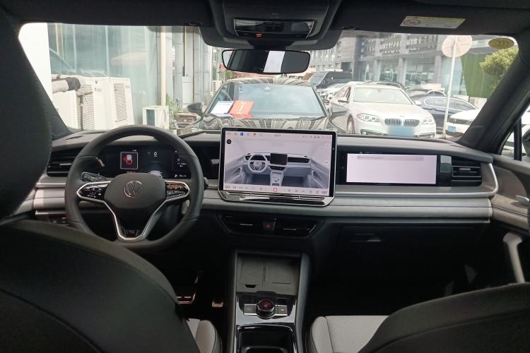 Used Volkswagen Tayron 2025 Tiguan L 380TSI 4Motion Luxury Center Console