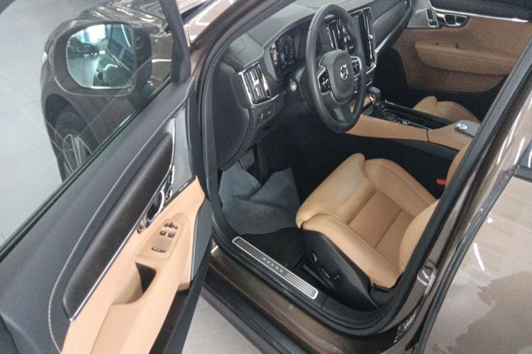 Used Volvo V90 2017 Cross Country T5 AWD Prestige Edition