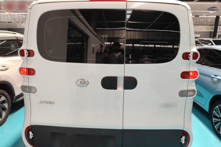 Used SAIC MAXUS Dana V1 2024 V1 Short Wheelbase Low-Roof Multi-Function Version (51 kWh)
