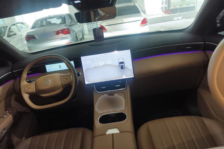 Used Dongfeng Aeolus L8 2025 Model 185KM Dream Edition Center Console