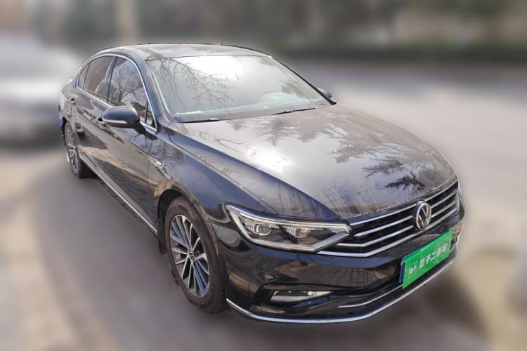 Used Volkswagen Magotan 2020 330TSI DSG Luxury Edition Front Right 45 Deg