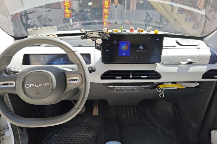 Used Geely Galaxy Panda 2024 Panda Mini 200km Endurance Bear Center Console