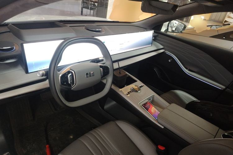 Used Geely Galaxy E8 2024 665 km Range Rear-Drive Starship Long-Range Version
