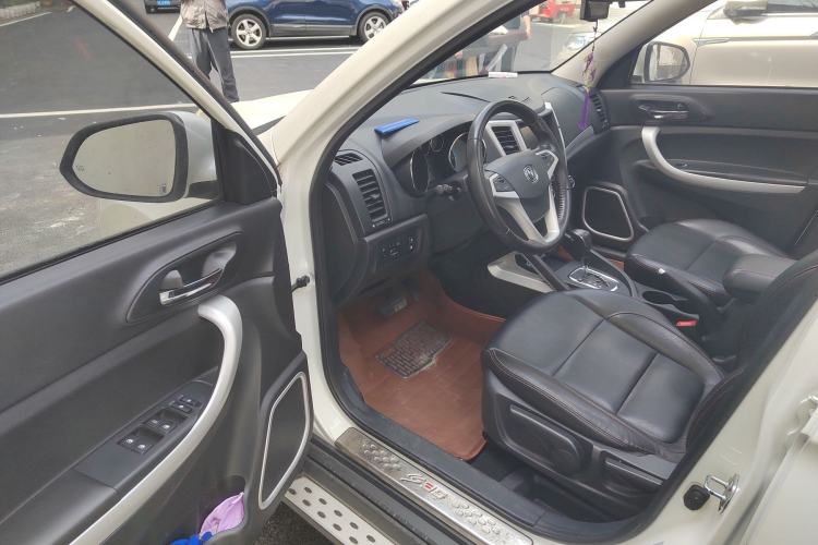 Used Changan CS35 2015 1.6L Automatic Prestige Model China IV Standard