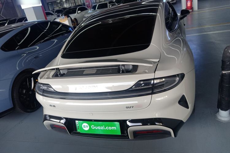 Used Xiaomi Auto SU7 2024 Four-Wheel Drive Ultra-Long Range Advanced Intelligent Driving Max Edition
