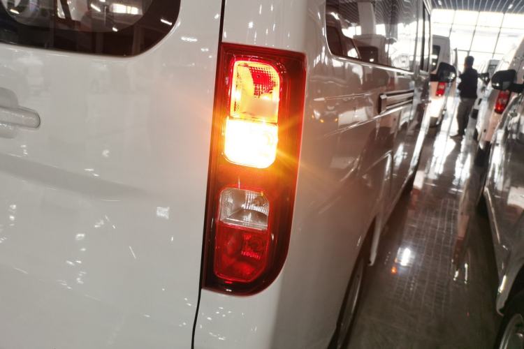 Used Wuling Yangguang 2025 Model 310KM Bus Edition—Customized by CATL
